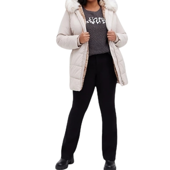 5X - Torrid | FIT & FLARE PUFFER JACKET - FUR NYLON GREY & BIRCH - Picture 2 of 11
